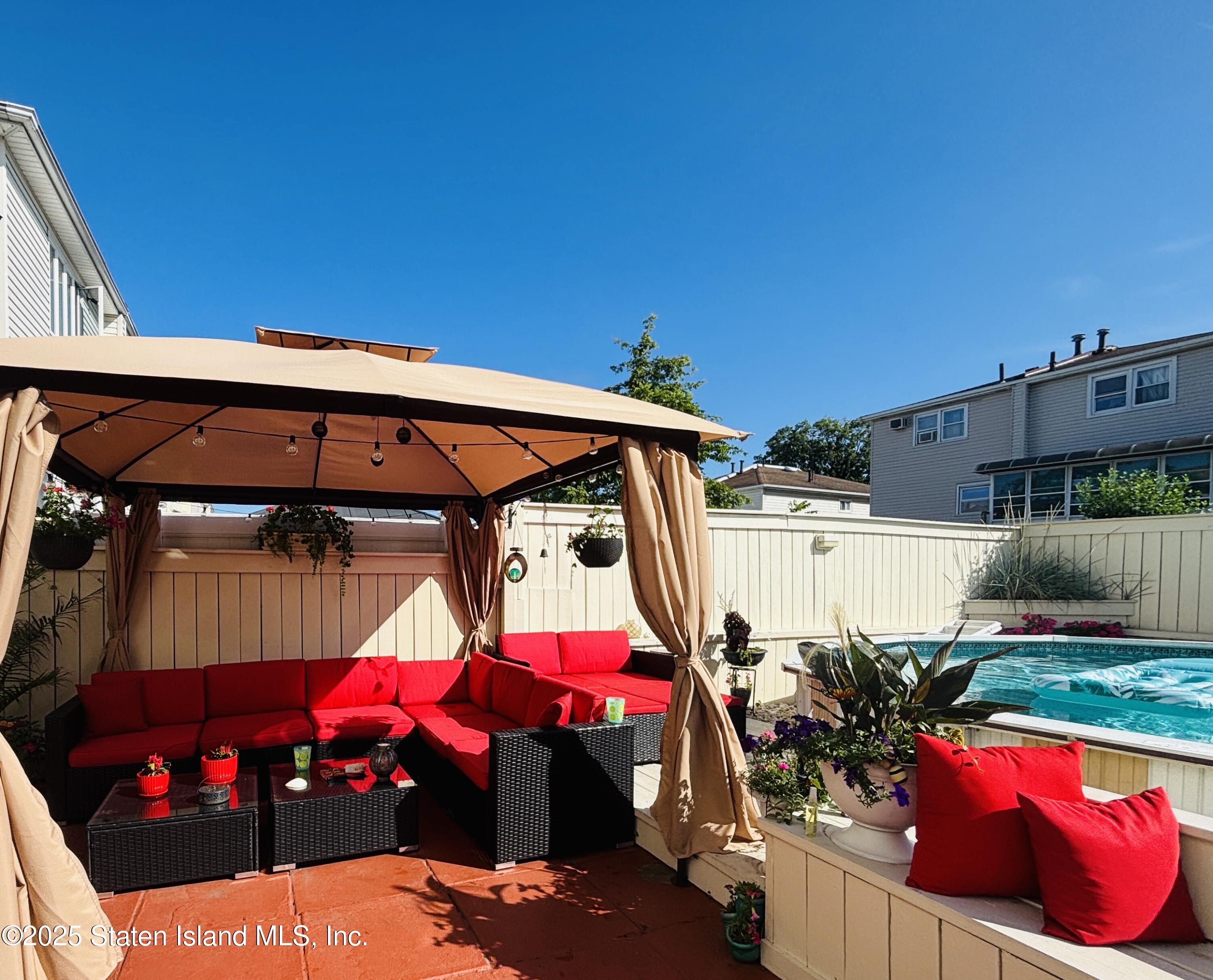 Staten Island, New York 10308, United States, 3 Bedrooms Bedrooms, ,2 BathroomsBathrooms,Residential,Active,249280