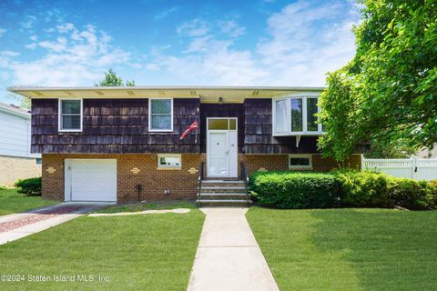 Photo of 174 North Railroad Street, Staten Island, NY 10312 (MLS # 2403502)