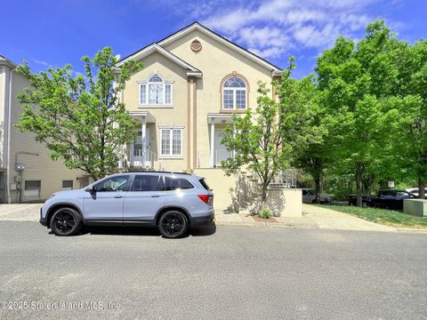 Photo of 51 Erika Loop, Staten Island, NY 10312 (MLS # 2502470)