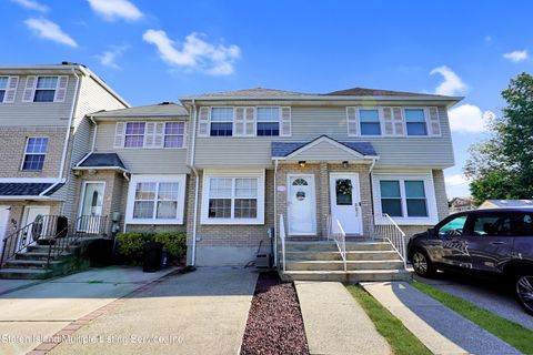 Photo of 94 Deborah Loop, Staten Island, NY 10312 (MLS # 1163784)