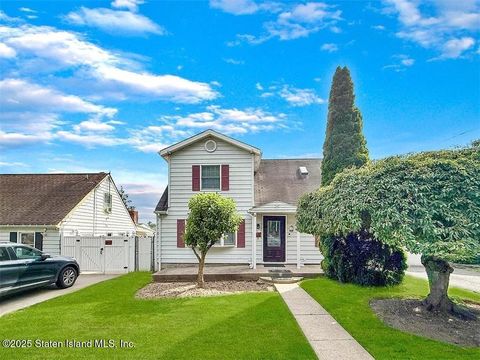 Photo of 144 Winchester Avenue, Staten Island, NY 10312 (MLS # 2505026)