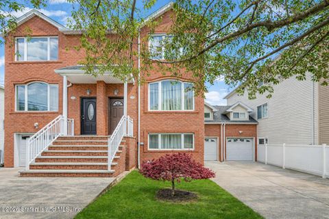 Photo of 455 Bedford Avenue, Staten Island, NY 10306 (MLS # 2602182)