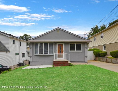 Photo of 74 Holly Street, Staten Island, NY 10304 (MLS # 2400070)