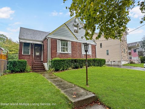 Photo of 125 Collfield Avenue, Staten Island, NY 10302 (MLS # 1164394)