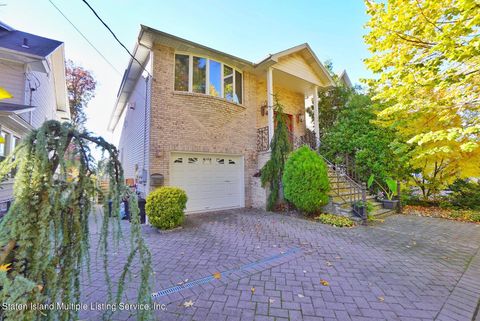 Photo of 118 North Mada Avenue, Staten Island, NY 10310 (MLS # 1158437)