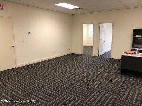 Photo of 4366 Victory Boulevard, Staten Island, NY 10314 (MLS # 2506332)