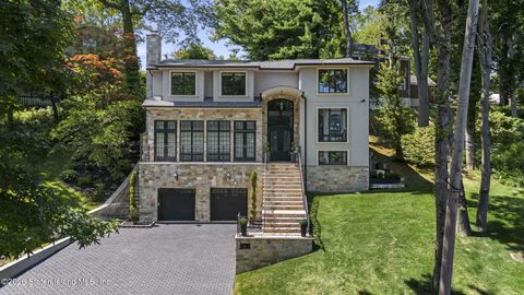 Photo of 44 Annfield Court, Staten Island, NY 10301 (MLS # 2601209)