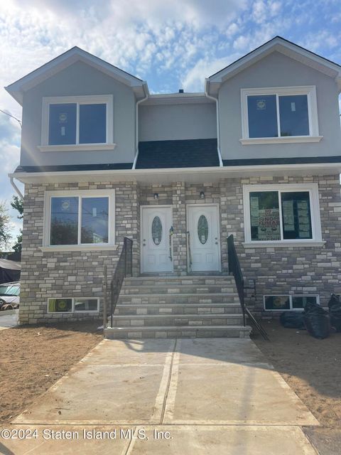 Photo of 470 Netherland Avenue, Staten Island, NY 10303 (MLS # 2405380)