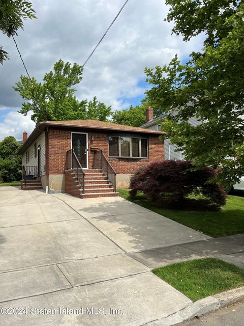 Photo of 11 Kinghorn Street, Staten Island, NY 10312 (MLS # 2403400)