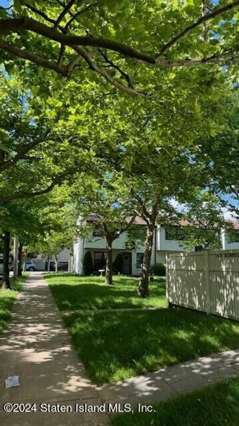 Photo of 20 Bunnell Court #A, Staten Island, NY 10312 (MLS # 2403052)