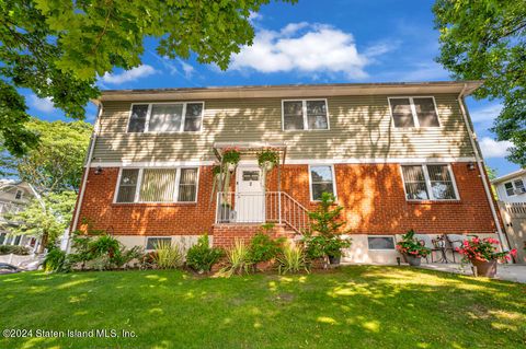 Photo of 2 Divine Street, Staten Island, NY 10304 (MLS # 2404345)
