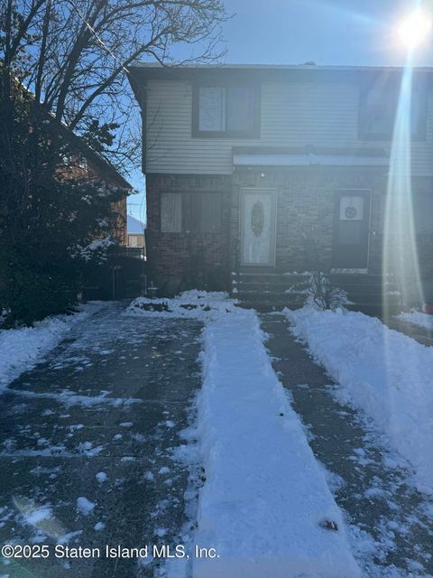 Photo of 630 Ramona Avenue, Staten Island, NY 10309 (MLS # 2507132)