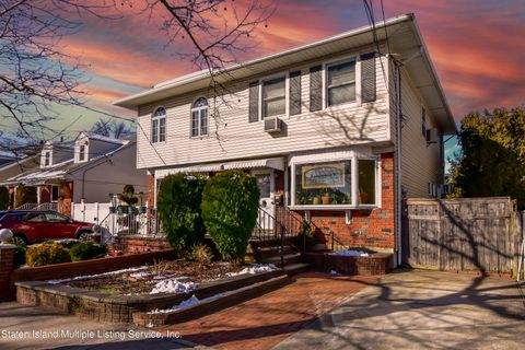 Photo of 213 Hurlbert Street, Staten Island, NY 10305 (MLS # 2400861)