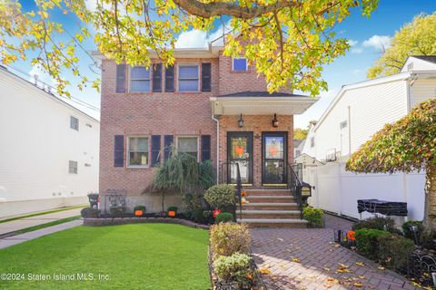 Photo of 10 Cornelia Street, Staten Island, NY 10304 (MLS # 2405921)