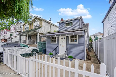 Photo of 294 Oldfield Street, Staten Island, NY 10306 (MLS # 2505048)