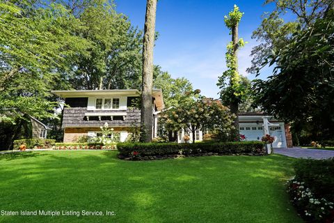 Photo of 65 Emerson Avenue, Staten Island, NY 10301 (MLS # 1164299)