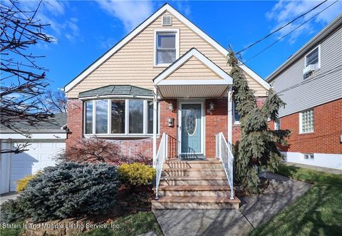 Photo of 95 Windsor Road, Staten Island, NY 10314 (MLS # 2400882)