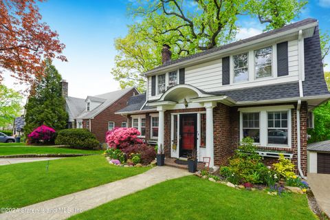 Photo of 79 Penbroke Avenue, Staten Island, NY 10301 (MLS # 2401965)