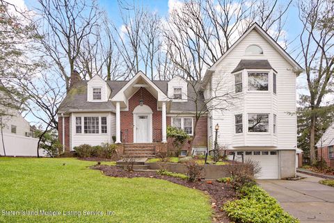 Photo of 83 Meisner Avenue, Staten Island, NY 10306 (MLS # 1160323)