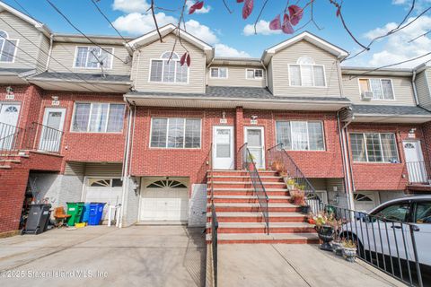 Photo of 631 Goethals Road N, Staten Island, NY 10314 (MLS # 2506536)