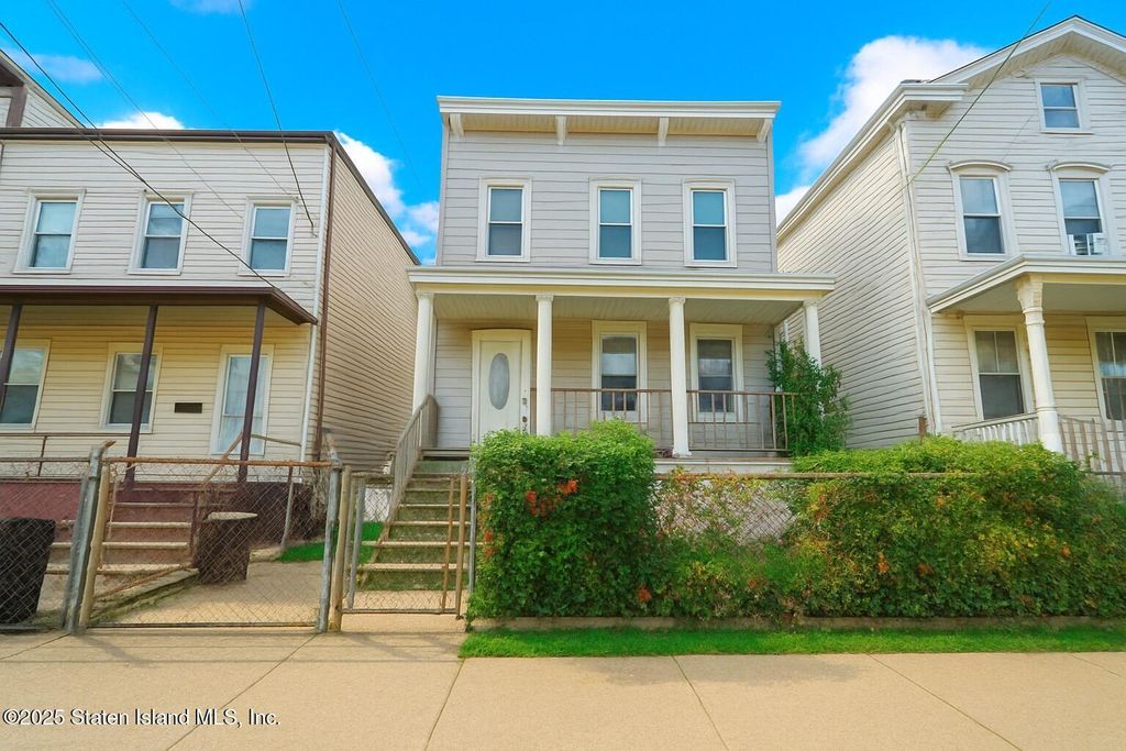 Photo of 66 Grant Street, Staten Island, NY 10301 (MLS # 2506580)