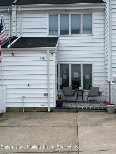 Photo of 141 Hampton Green, Staten Island, NY 10312 (MLS # 1162463)