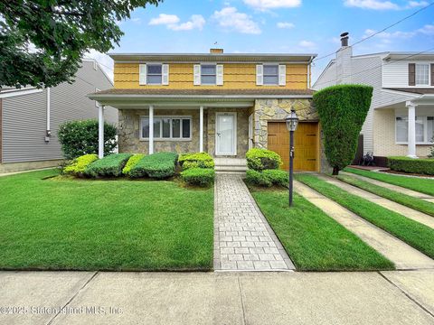 Photo of 274 Park Street, Staten Island, NY 10306 (MLS # 2503859)