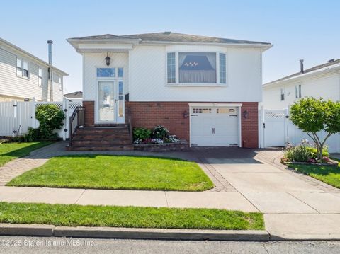 Photo of 710 Rathbun Avenue, Staten Island, NY 10312 (MLS # 2507123)