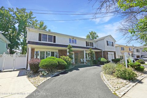 Photo of 90 Carnegie Avenue #A, Staten Island, NY 10314 (MLS # 1163966)