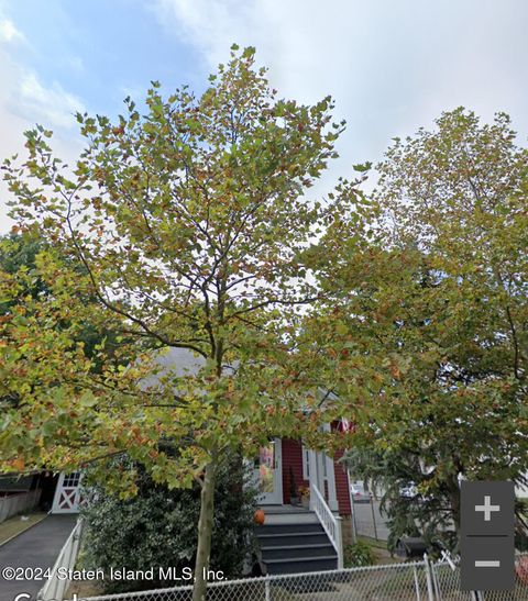 Photo of 18 Church Avenue, Staten Island, NY 10314 (MLS # 2406453)