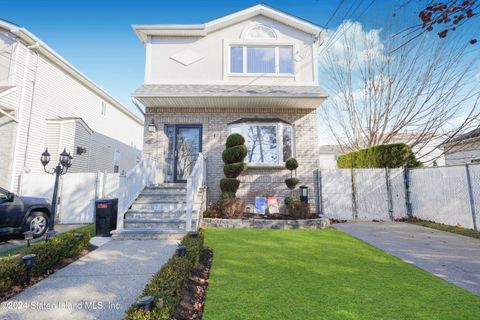 Photo of 269 Fisher Avenue, Staten Island, NY 10307 (MLS # 2501991)
