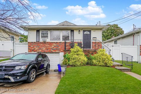 Photo of 137 Dixon Avenue, Staten Island, NY 10303 (MLS # 2506065)