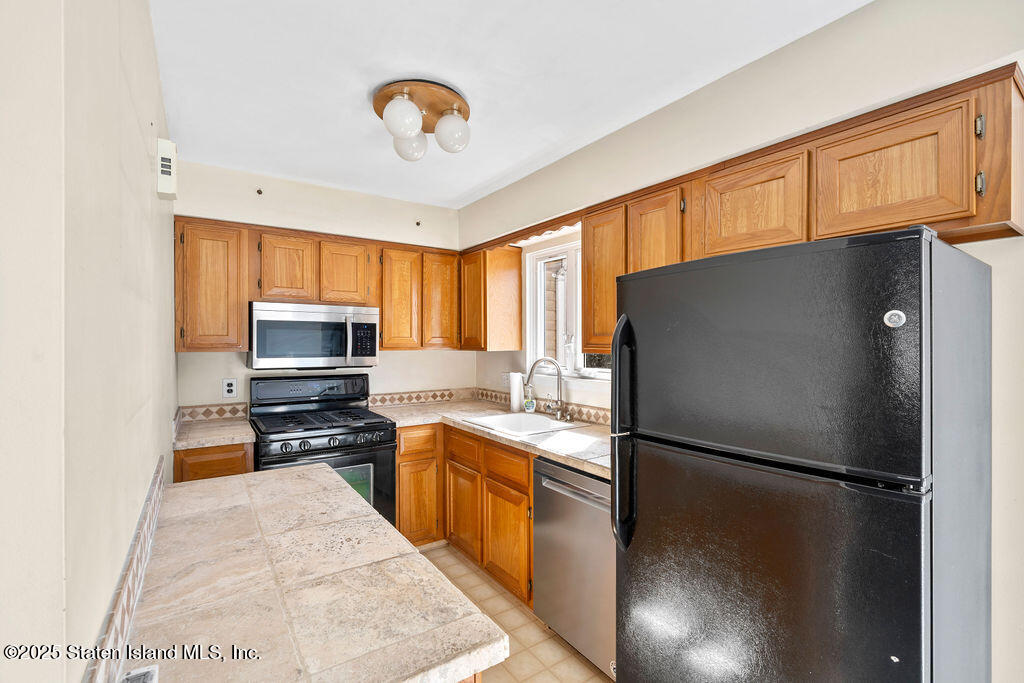 34 Zachary Court, Staten Island, New York image 7