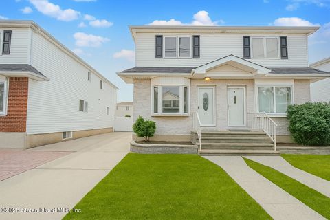 Photo of 84 Winfield Street, Staten Island, NY 10305 (MLS # 2506736)