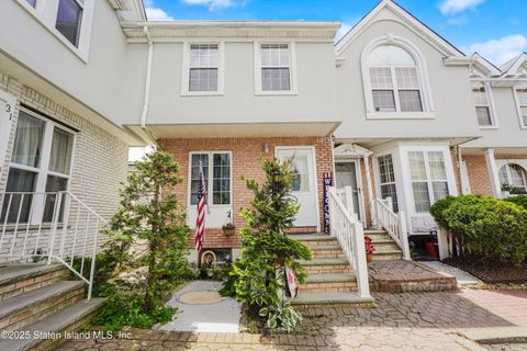 Photo of 33 Brad Lane, Staten Island, NY 10314 (MLS # 2504013)
