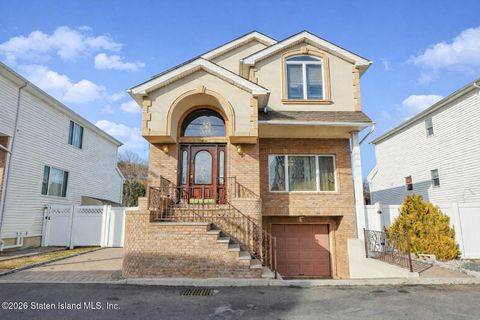 Photo of 65 Comfort Court, Staten Island, NY 10312 (MLS # 2600220)