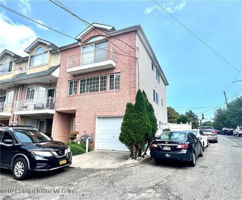 Photo of 15 Peacock Loop, Staten Island, NY 10309 (MLS # 2404379)