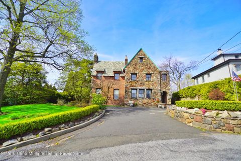 Photo of 42 Sea Gate Road, Staten Island, NY 10305 (MLS # 1154059)