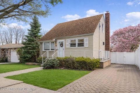 Photo of 180 Atlantic Avenue, Staten Island, NY 10304 (MLS # 2601829)