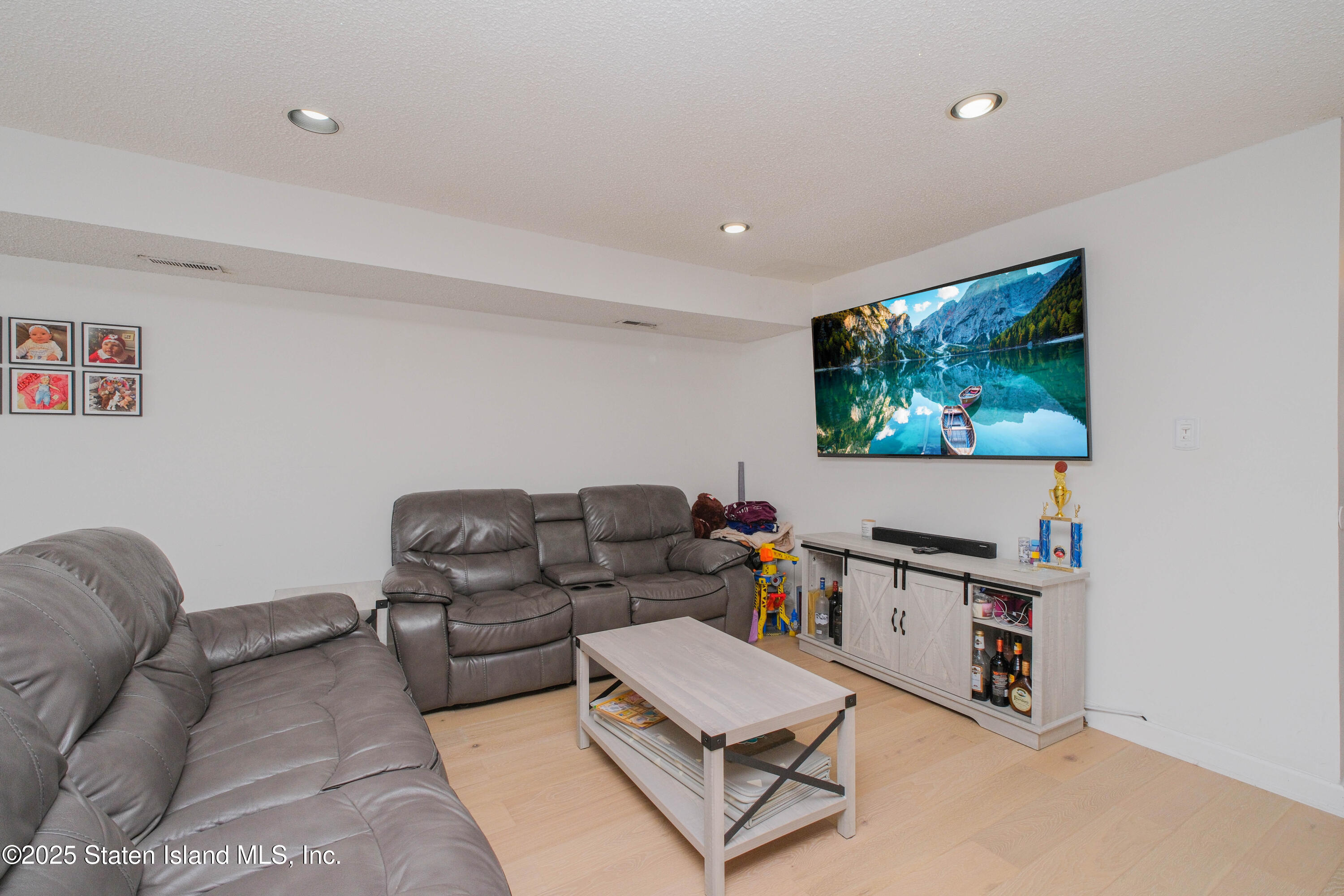 9 Rolling Hill Green, Staten Island, New York image 7