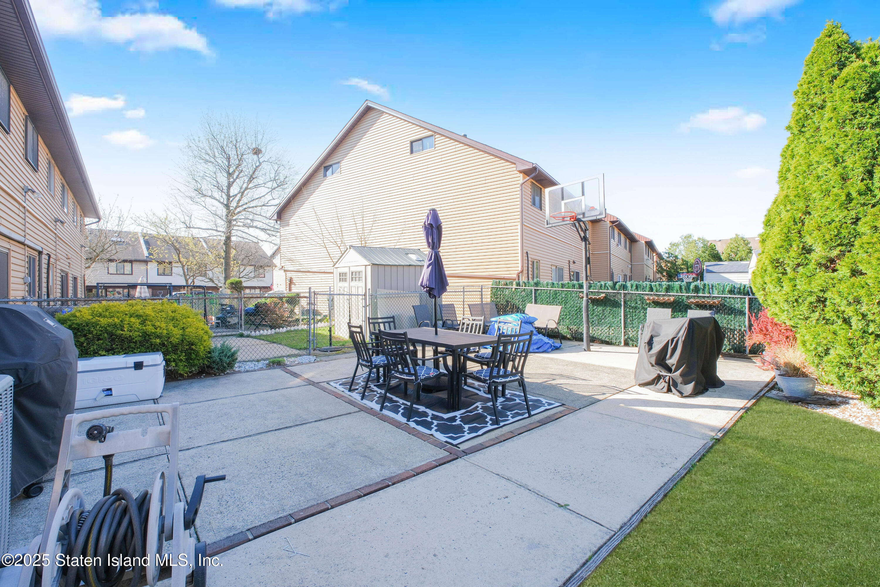 9 Rolling Hill Green, Staten Island, New York image 32