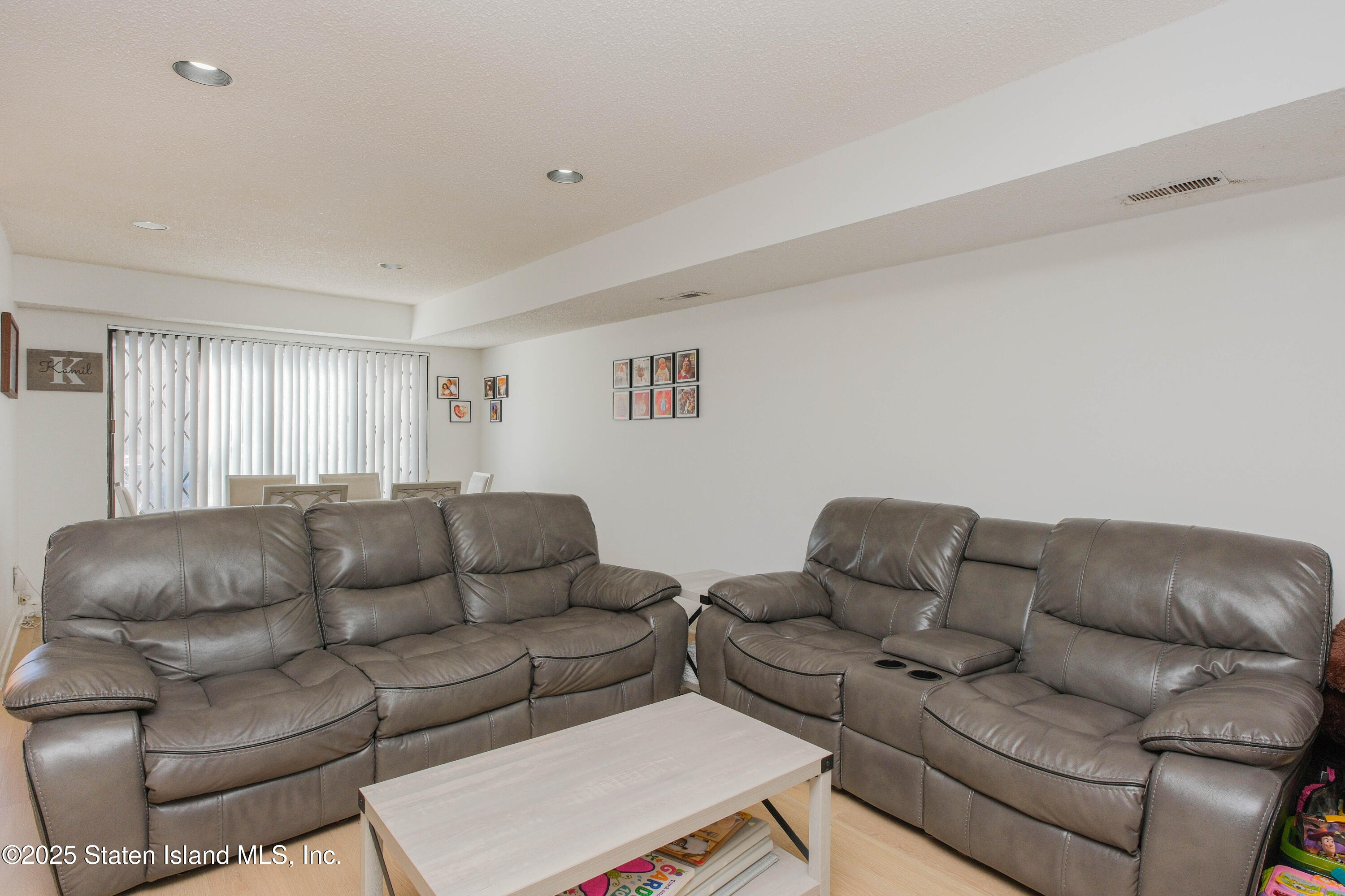 9 Rolling Hill Green, Staten Island, New York image 6