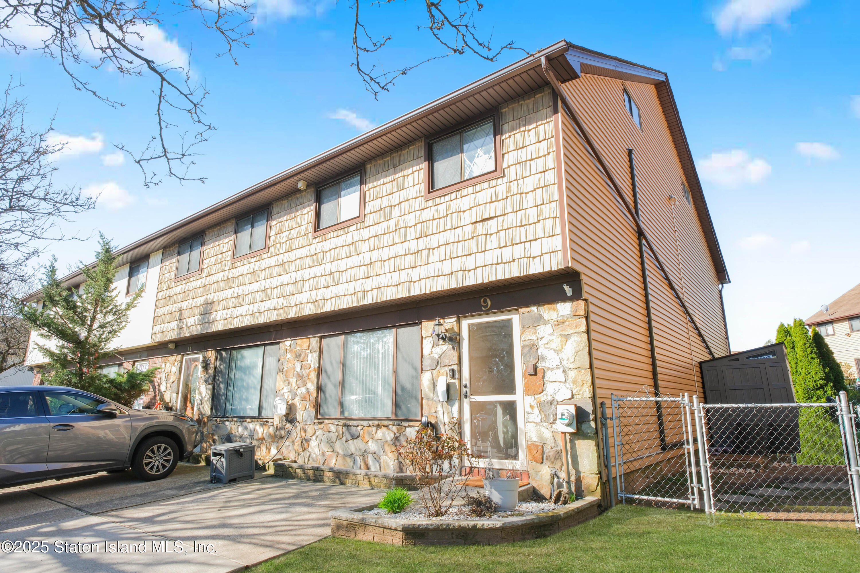 9 Rolling Hill Green, Staten Island, New York image 3