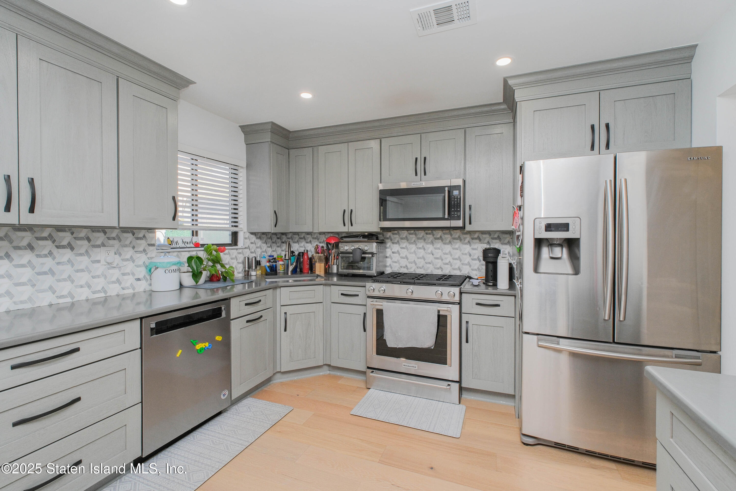 9 Rolling Hill Green, Staten Island, New York image 14