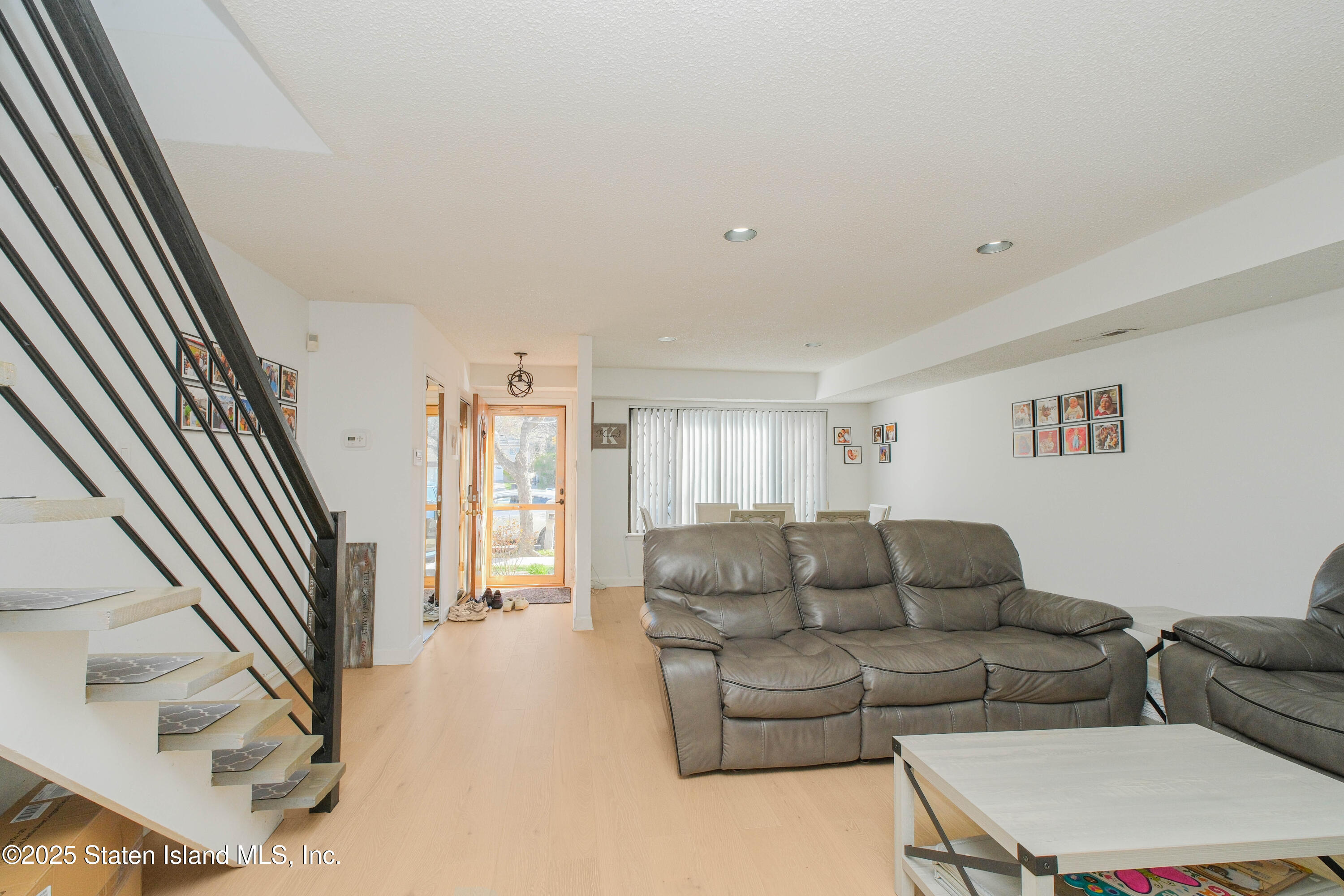 9 Rolling Hill Green, Staten Island, New York image 4