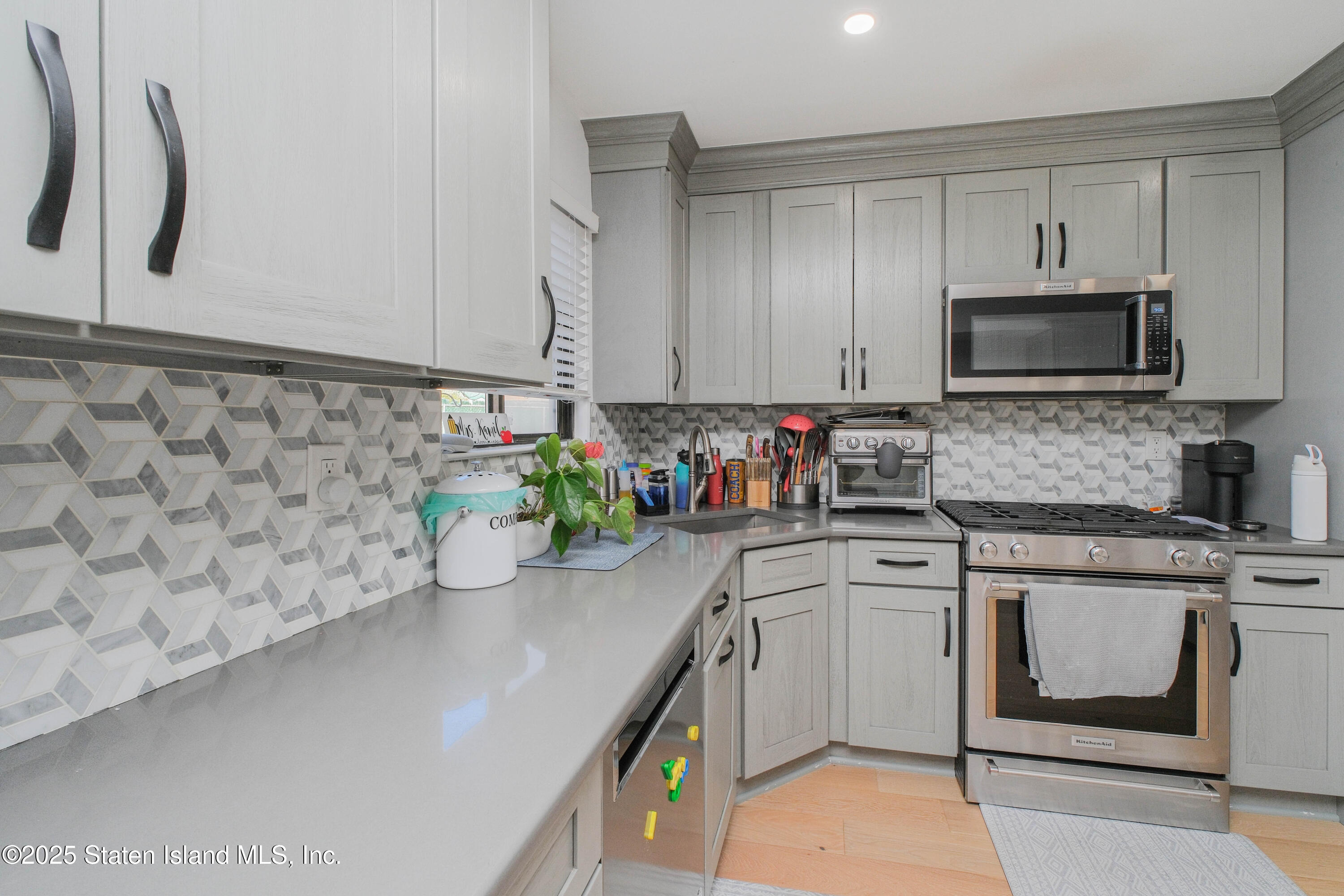 9 Rolling Hill Green, Staten Island, New York image 15