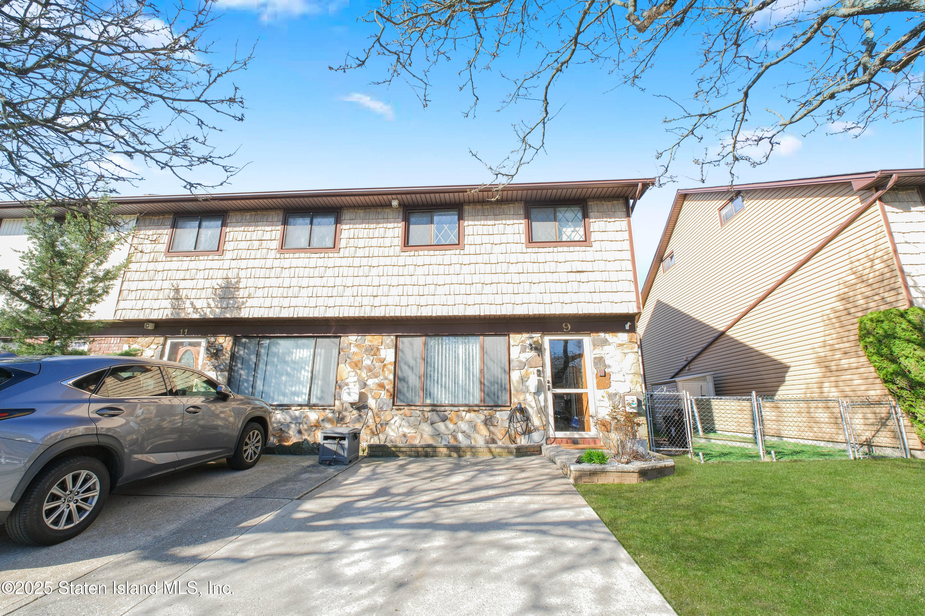 9 Rolling Hill Green, Staten Island, New York image 1
