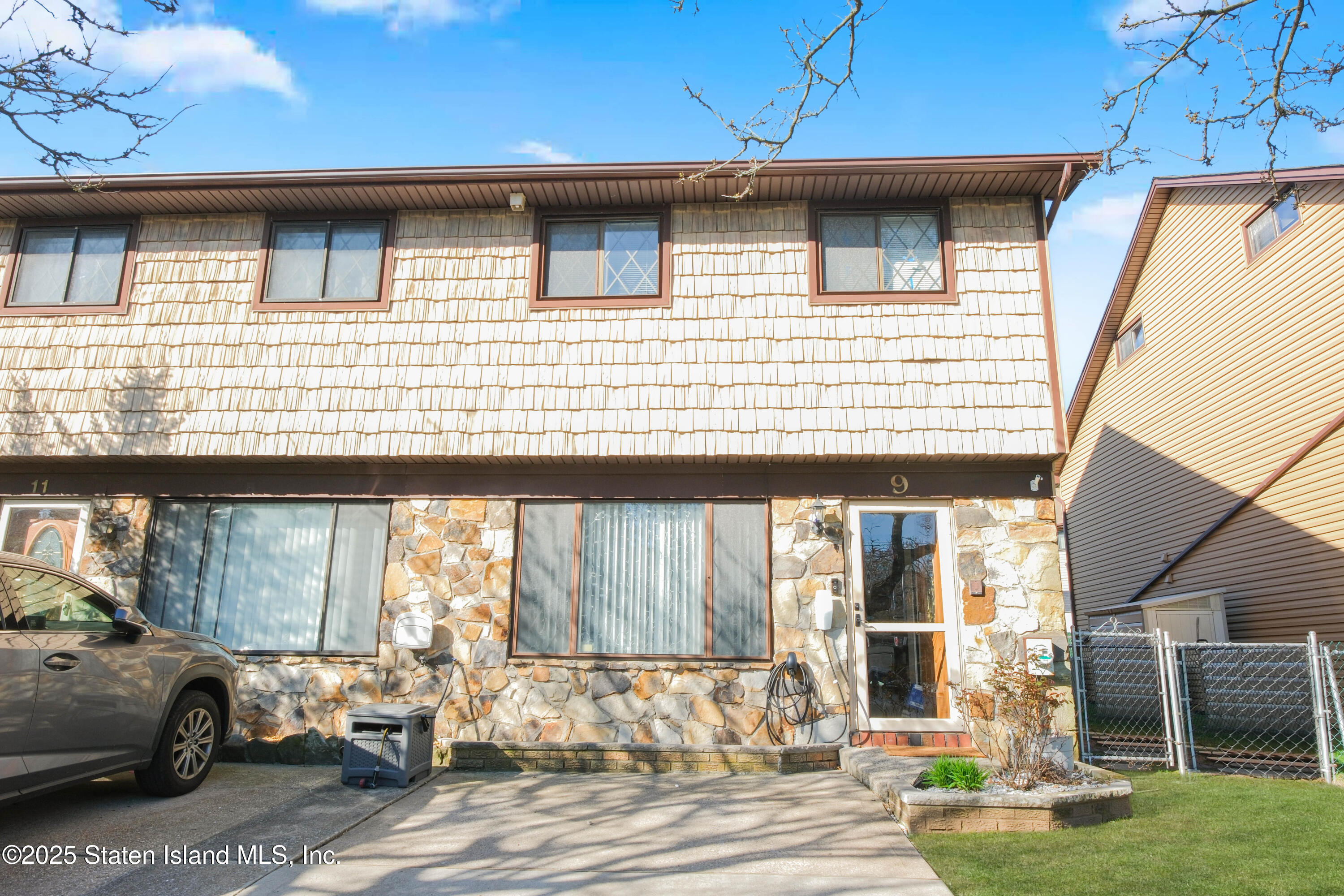 9 Rolling Hill Green, Staten Island, New York image 2