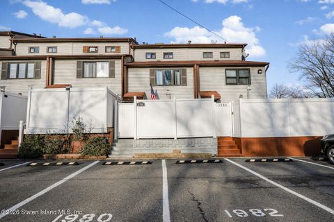 Photo of 1984 Arthur Kill Road, Staten Island, NY 10312 (MLS # 2601404)