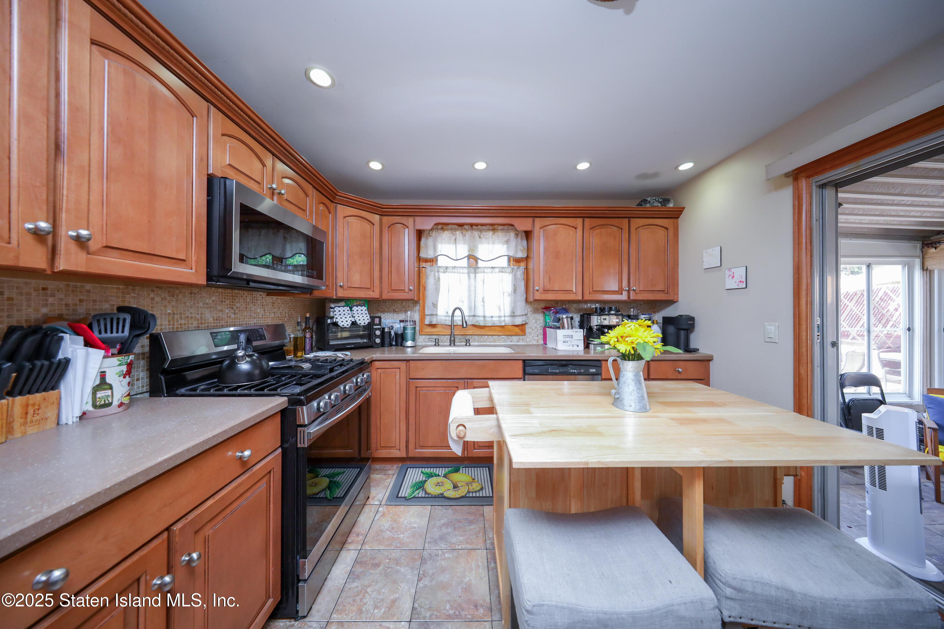 345 Colon Avenue, Staten Island, New York image 6
